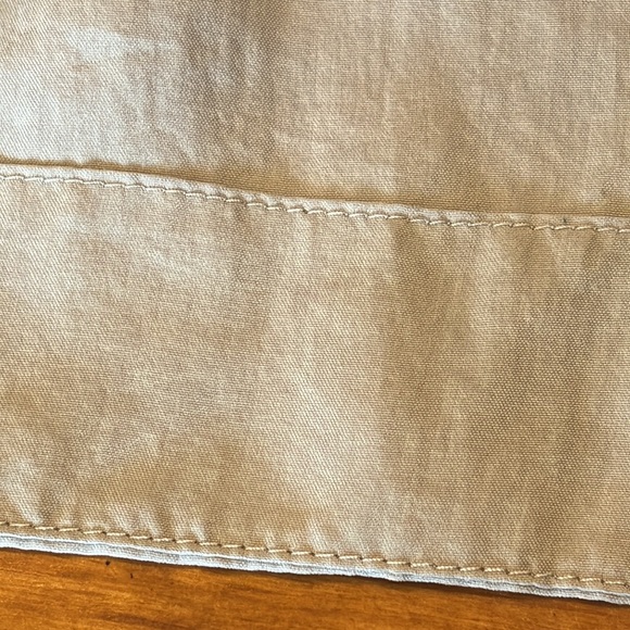 BODEN SILK BLOUSE WOMEN’S SIZE 10 EUC 100% SILK Pale Grey Gray V-Neck Ruffle 🩶 - Picture 16 of 16